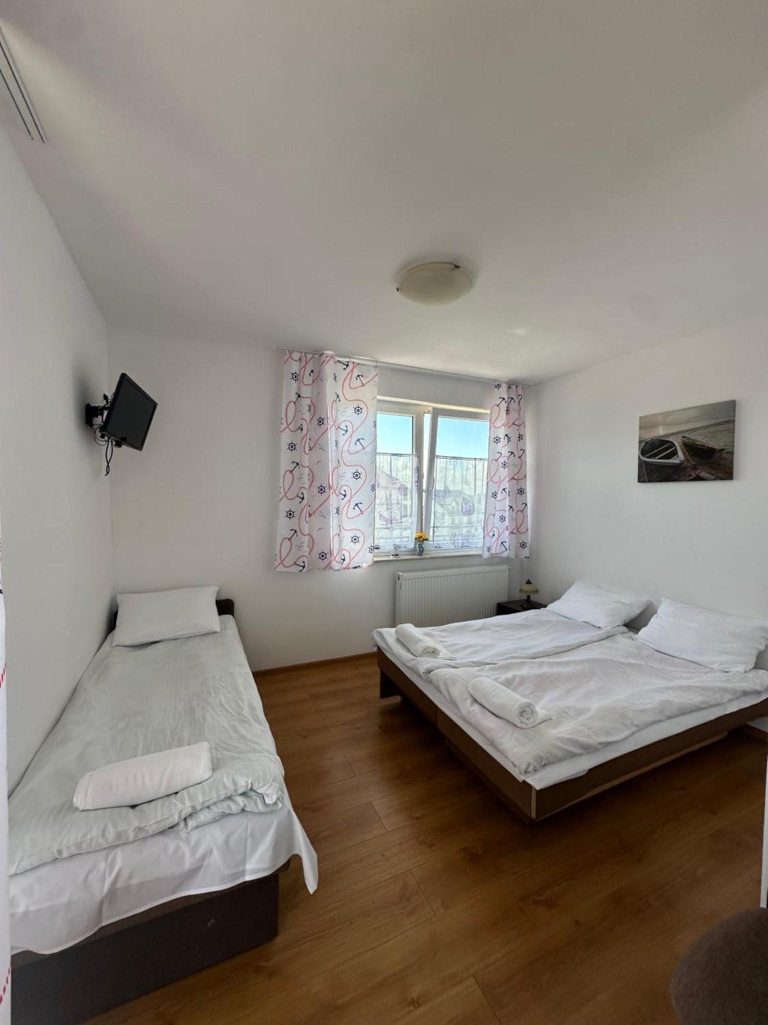 Sloneczny Brzeg Hotel Jaroslawiec Ngoại thất bức ảnh