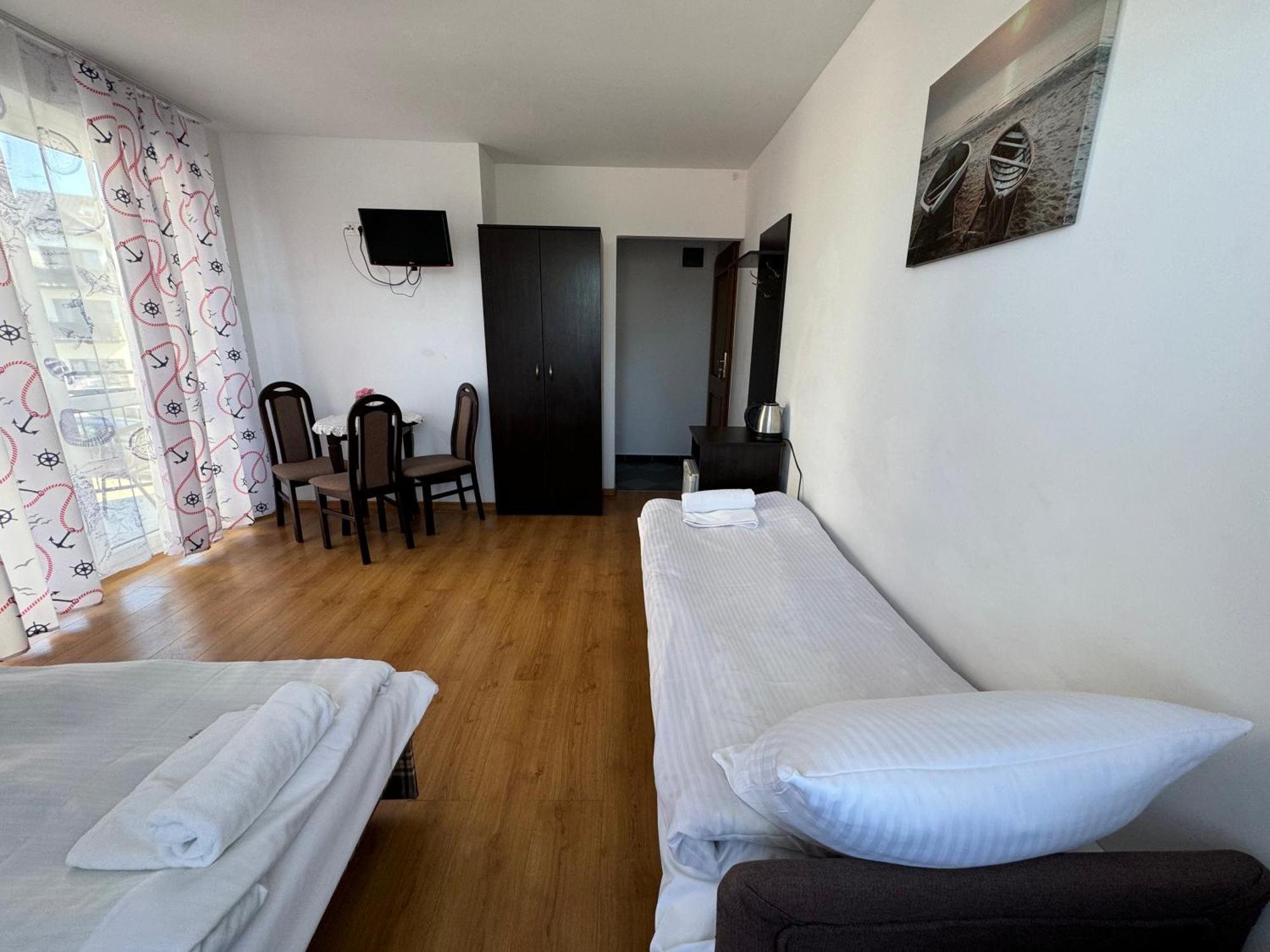 Sloneczny Brzeg Hotel Jaroslawiec Ngoại thất bức ảnh
