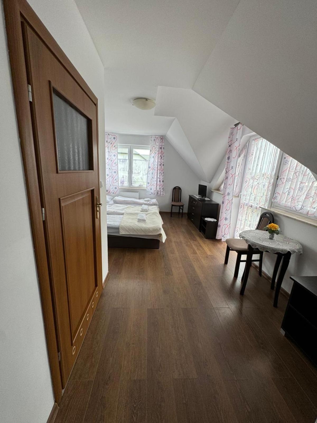 Sloneczny Brzeg Hotel Jaroslawiec Ngoại thất bức ảnh