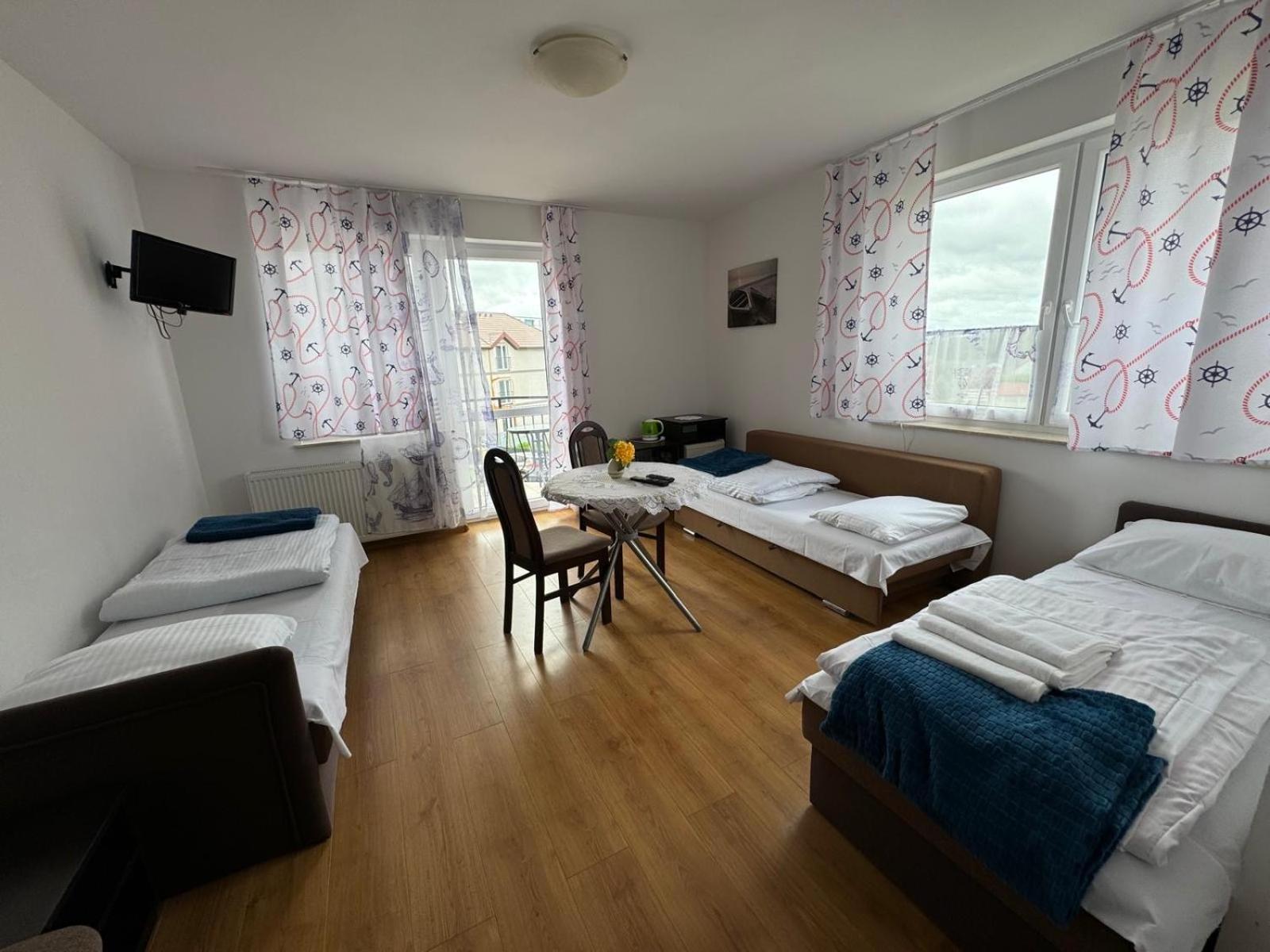 Sloneczny Brzeg Hotel Jaroslawiec Ngoại thất bức ảnh