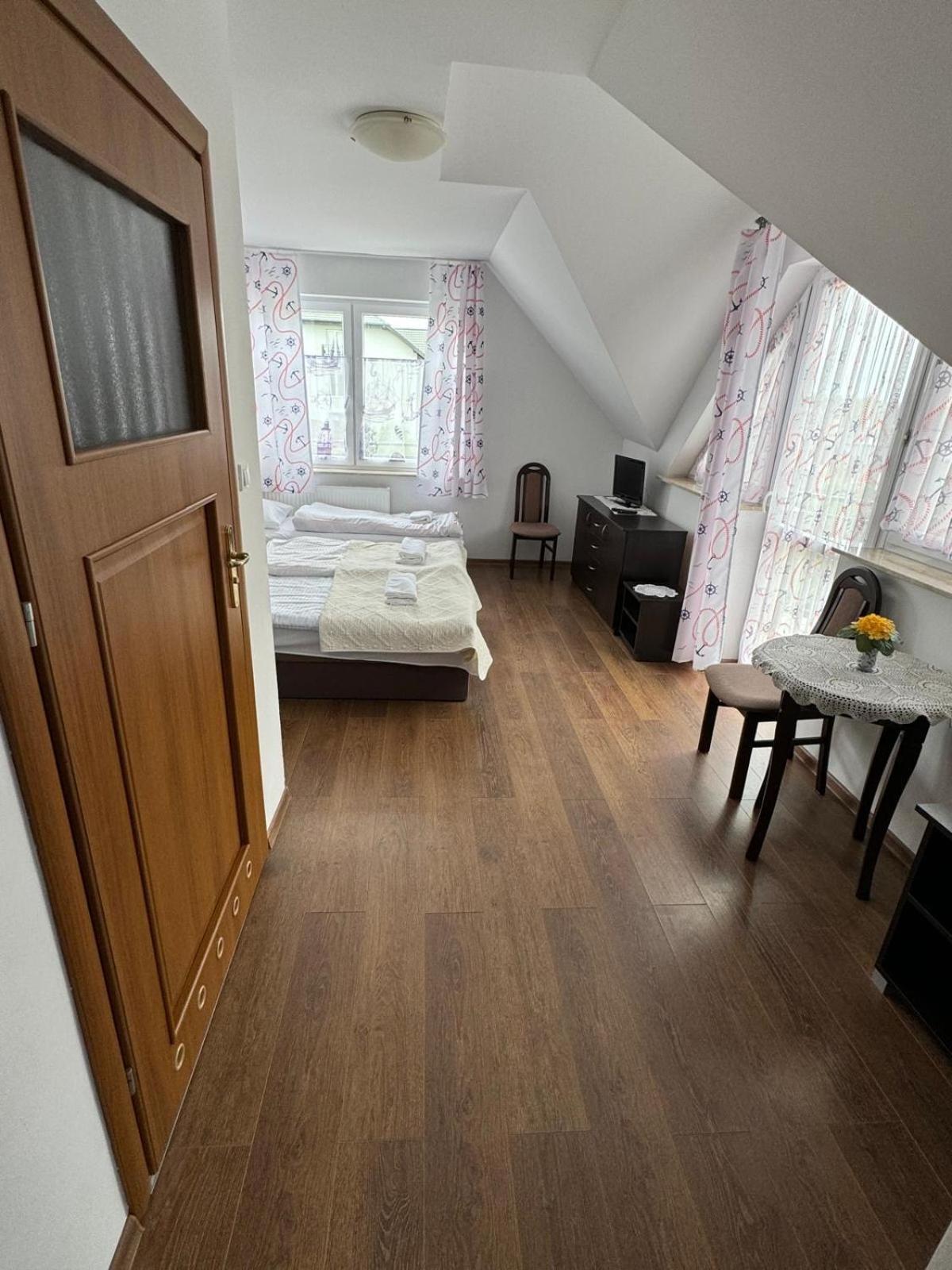 Sloneczny Brzeg Hotel Jaroslawiec Ngoại thất bức ảnh