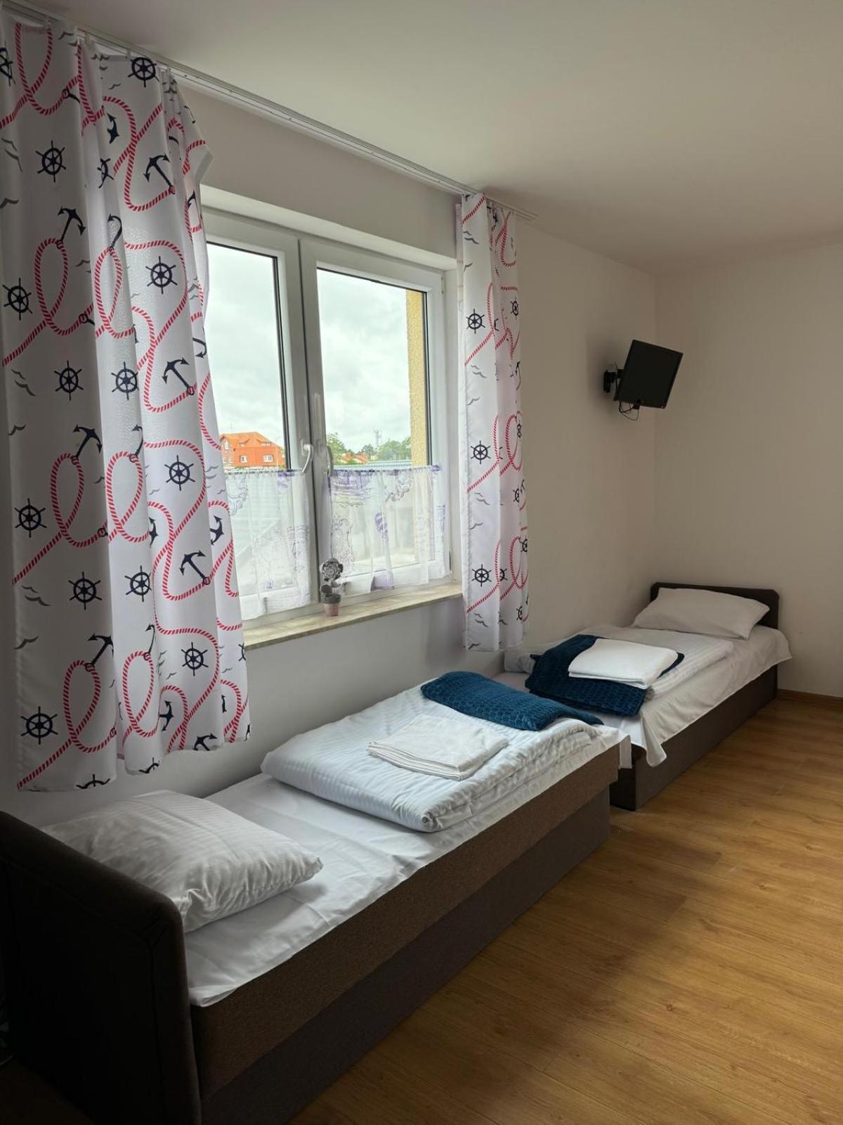Sloneczny Brzeg Hotel Jaroslawiec Ngoại thất bức ảnh
