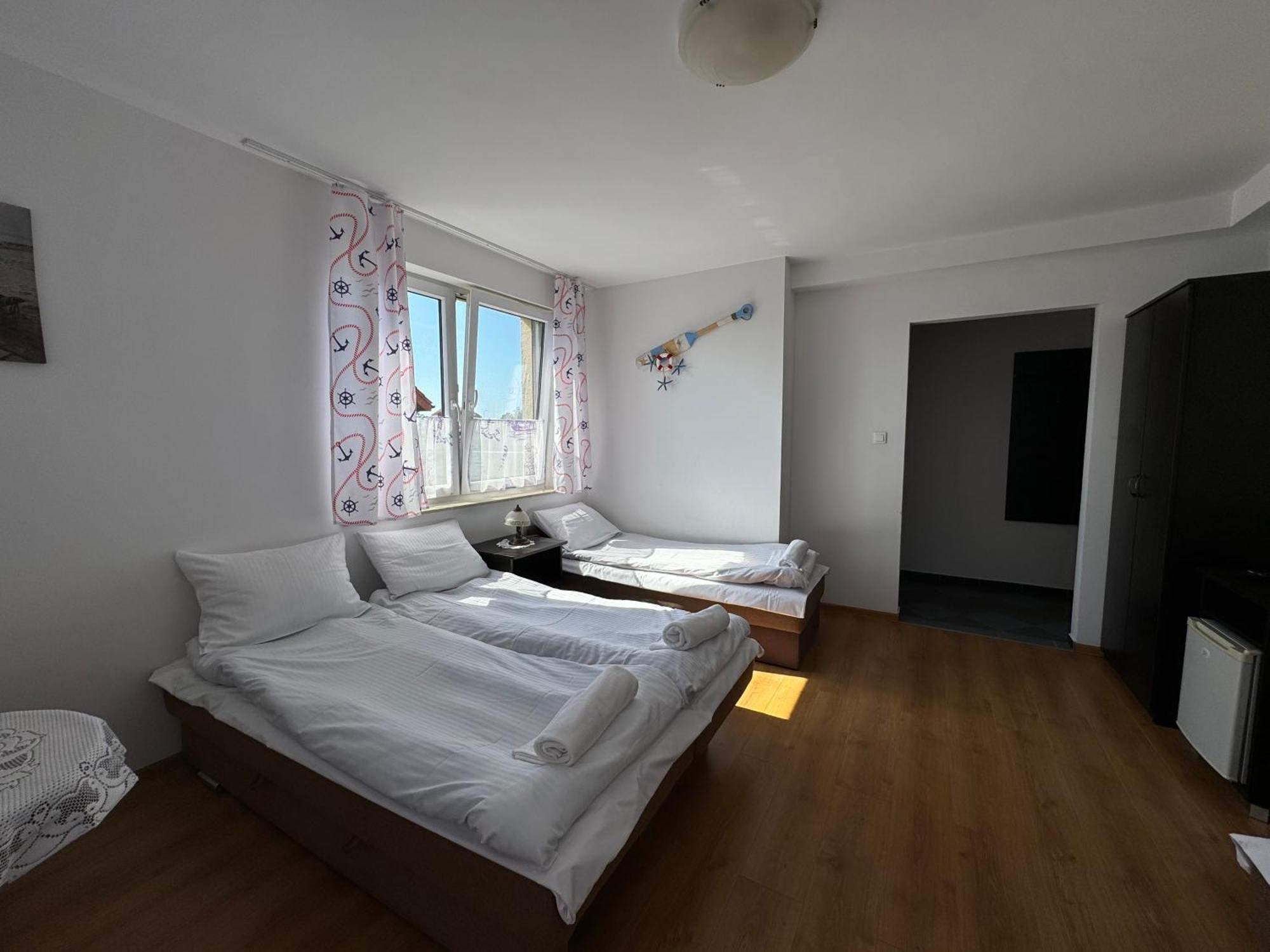Sloneczny Brzeg Hotel Jaroslawiec Ngoại thất bức ảnh